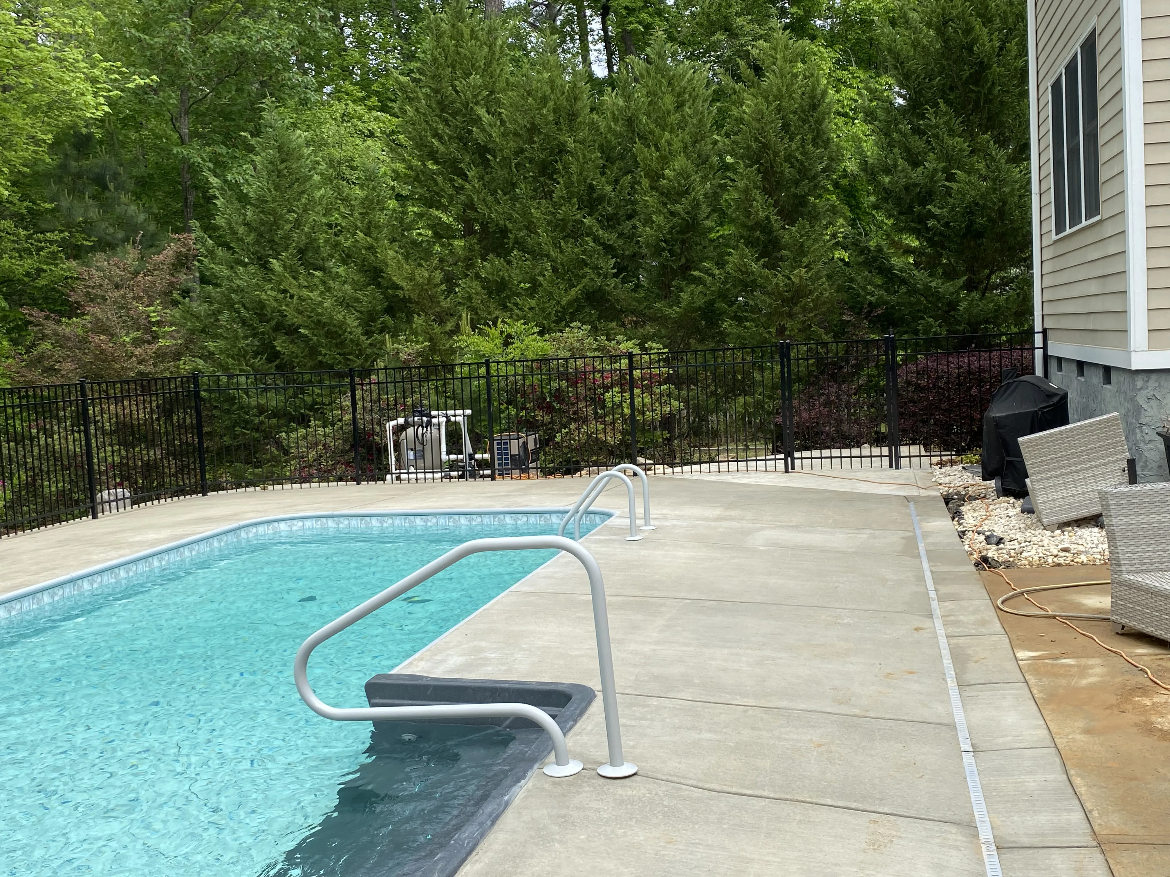 Aluminum fence installation