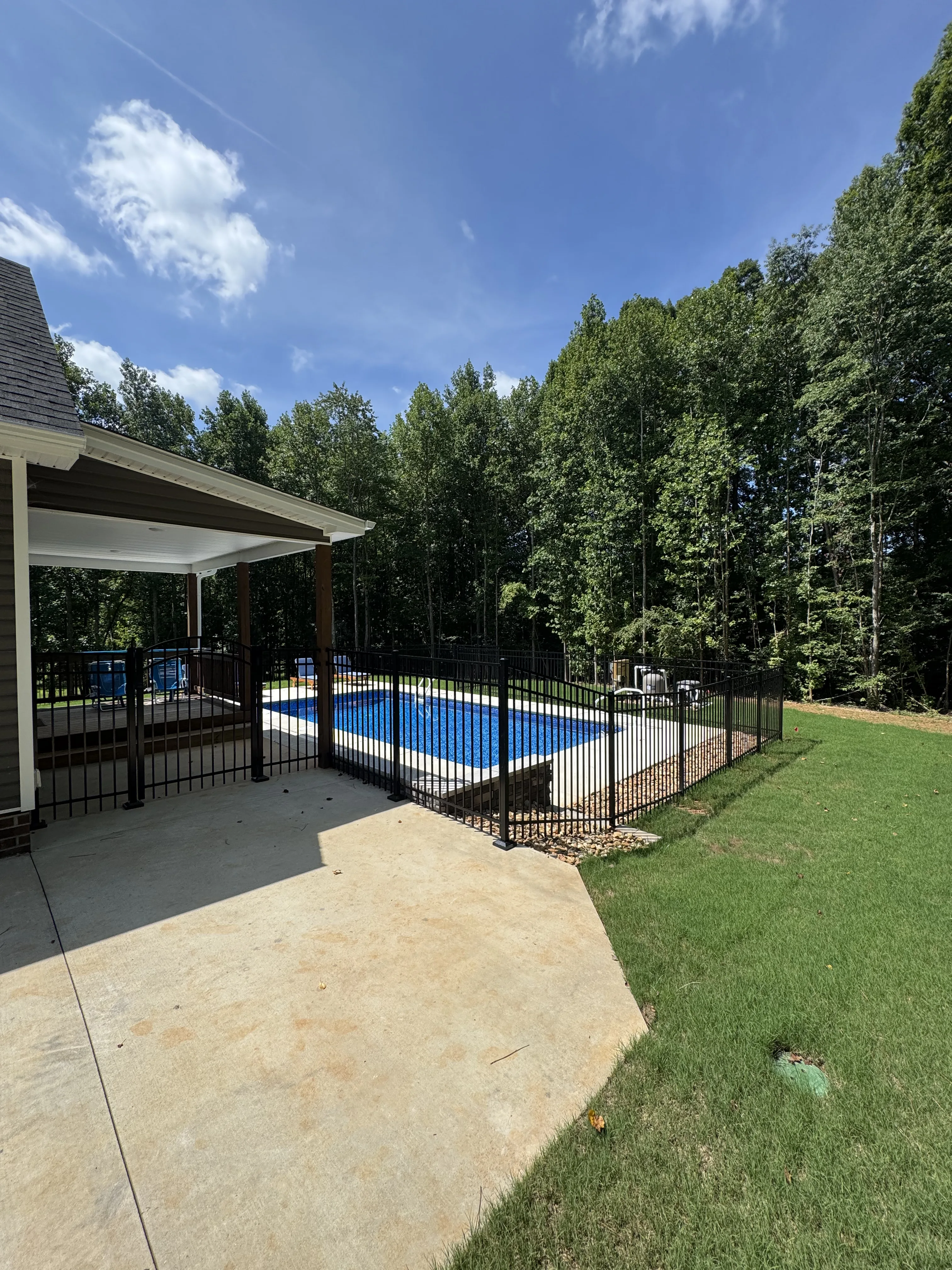 Aluminum fence installation